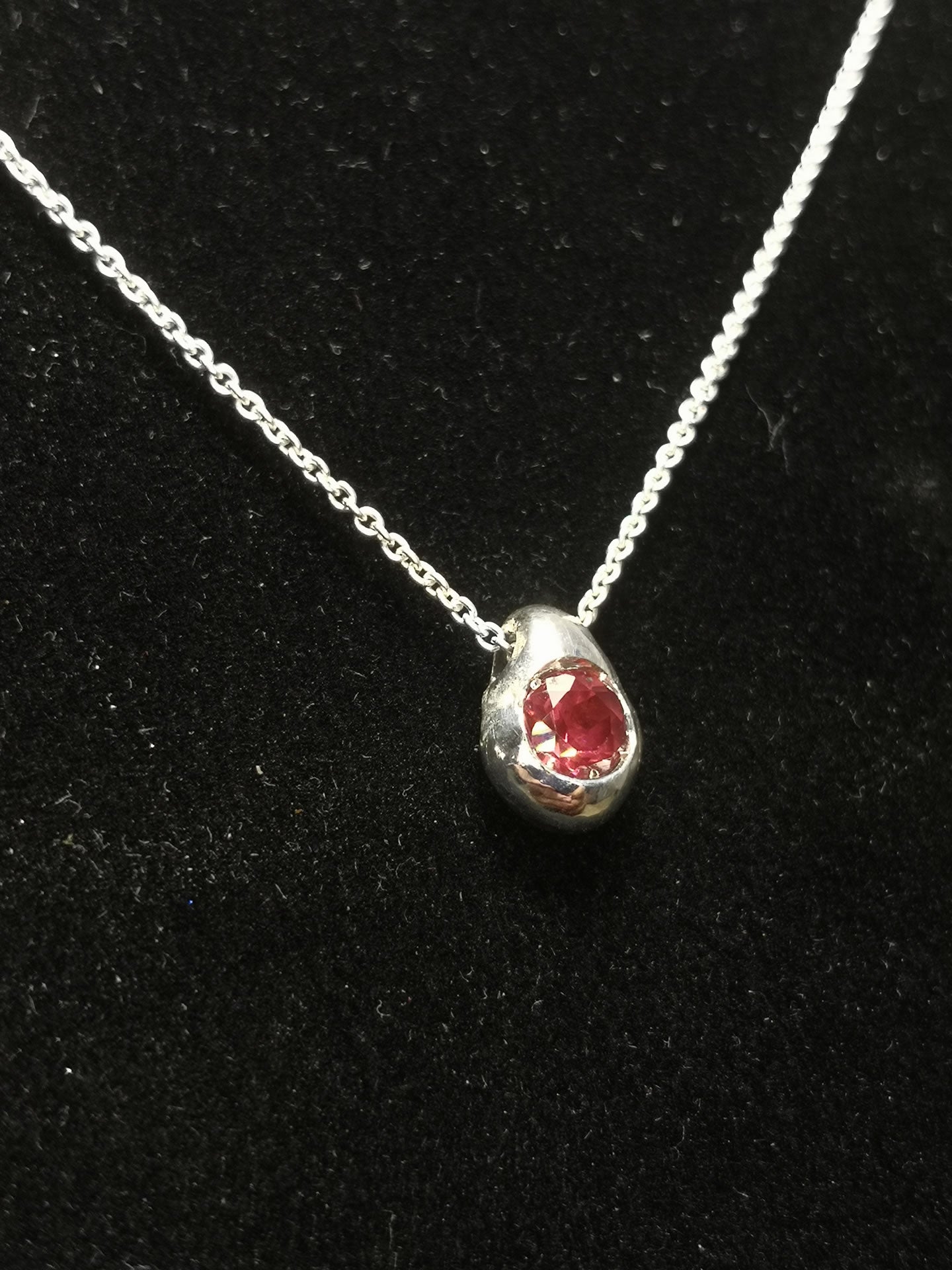 Ciottolo in Argento con Granato Rodolite Tondo
