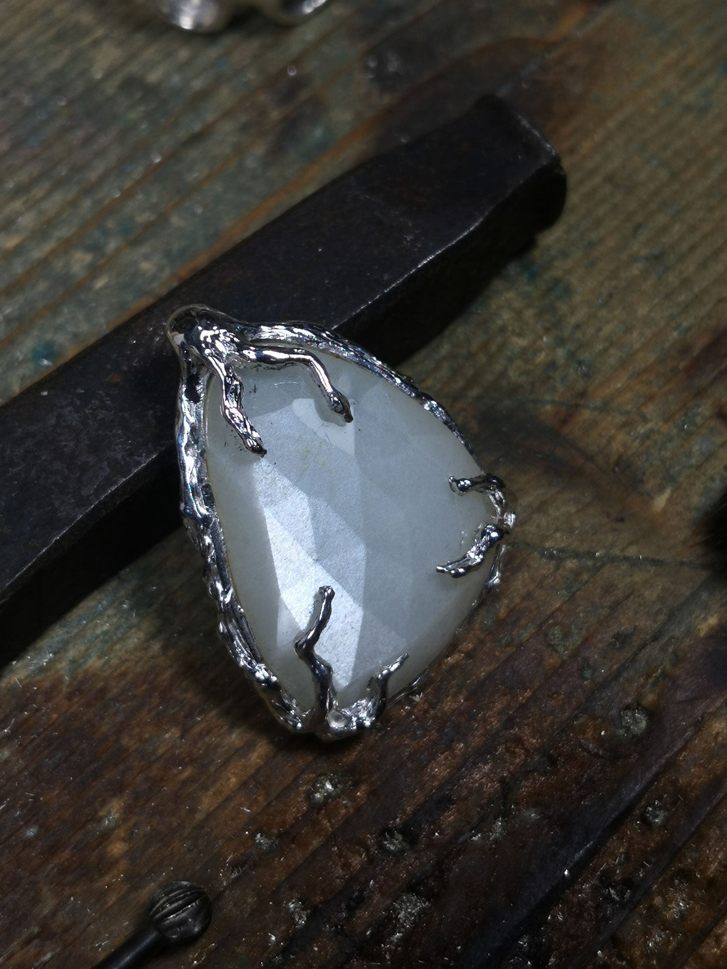 "Rami" Pendant in Silver with Selenite