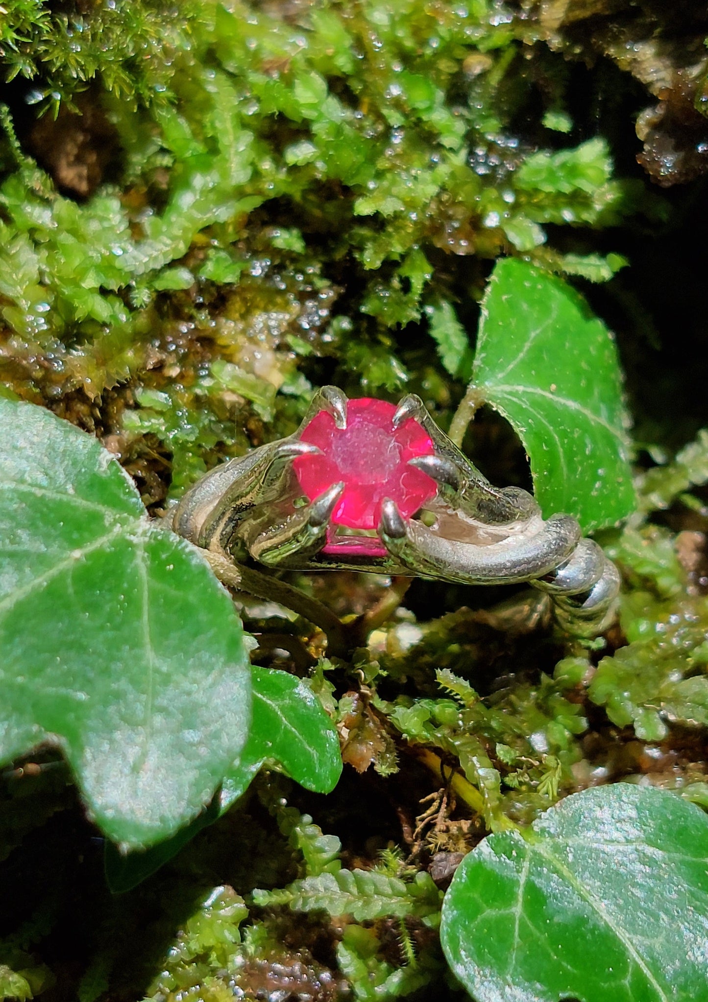 Torchon "Rampicante" in Argento con Rubino taglio rotondo