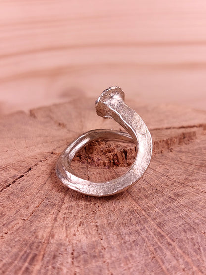 Anello "Chiodo Antico" Con Diopside Verde Taglio Cuscino
