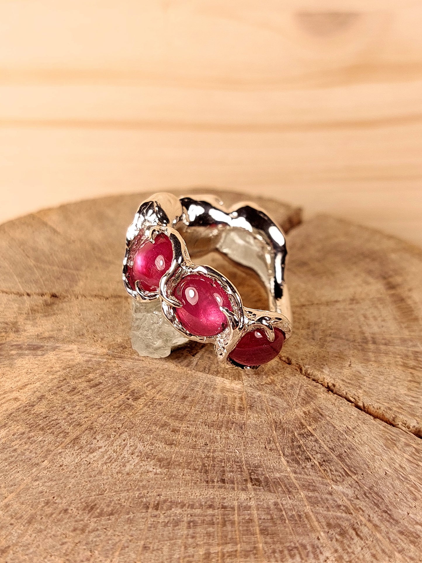 Anello a Giro con Rubini Cabochon Rosati
