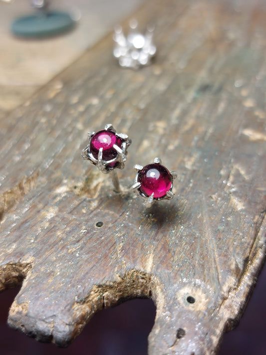 Orecchino "Granelli" con Granato - Cabochon Tondo - 5mm
