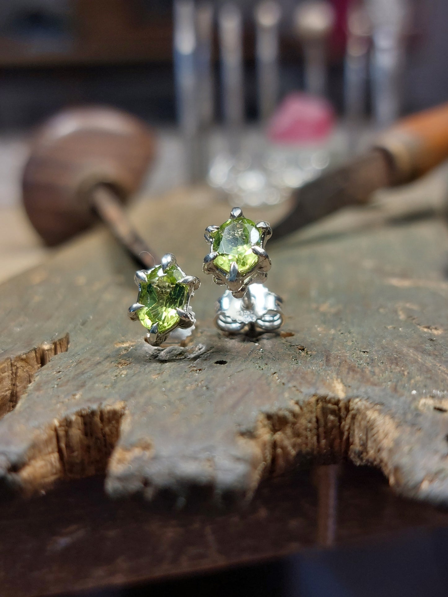 Orecchino "Granelli" con Peridoto - Sfaccettato Ovale - 6x4mm