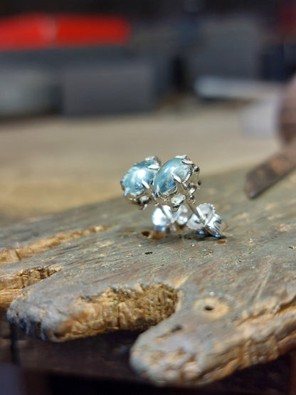 Orecchino "Granelli" con Acquamarina - Cabochon Ovale - 6x4mm