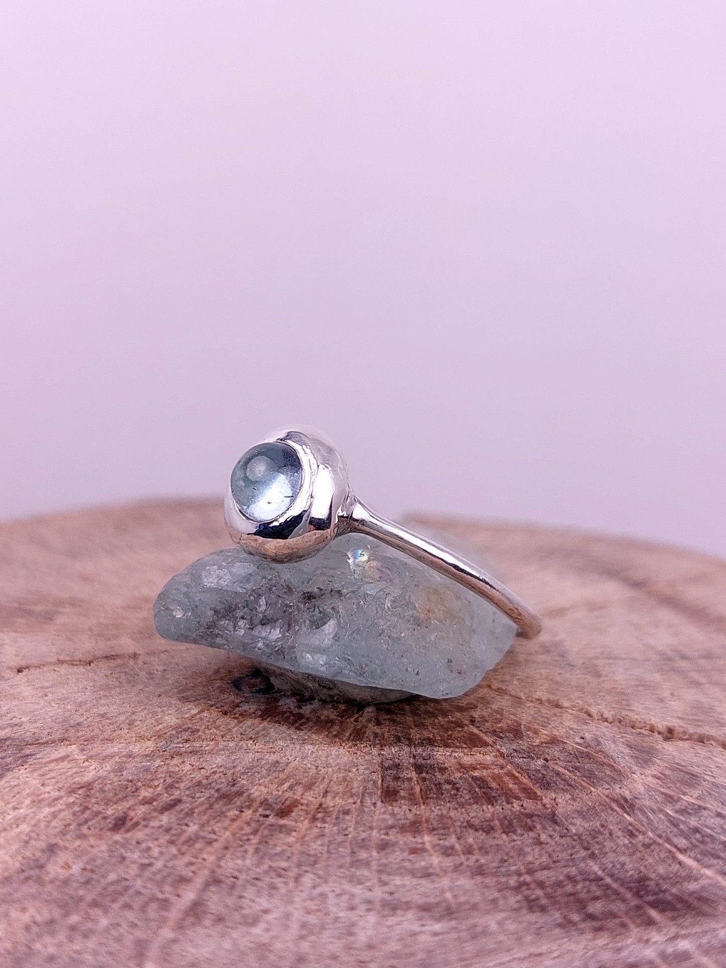 Anello "Ciottolo" con Acquamarina Cabochon