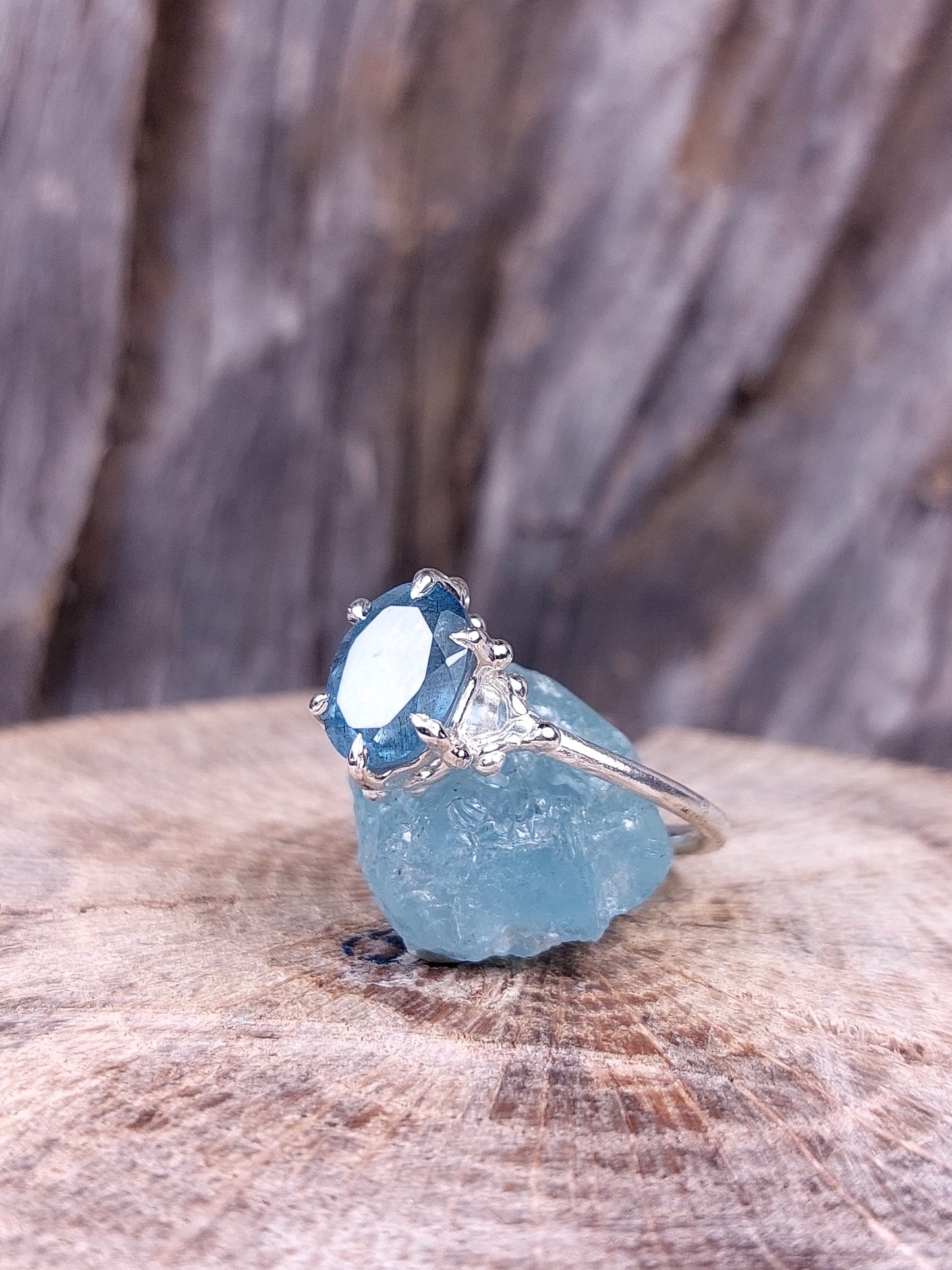 Anello "Granelli" con Acquamarina "Moss" Ovale