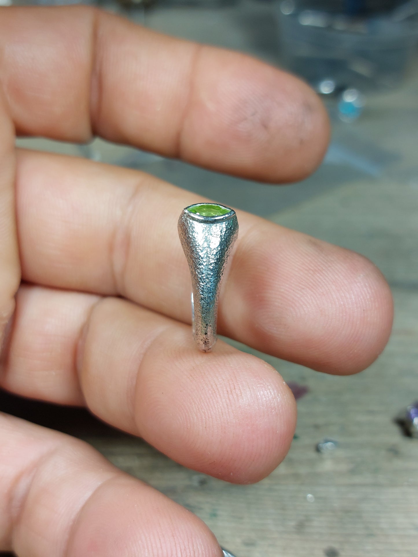 Anello a Sigillo con Peridoto Marquise