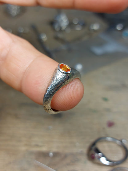Anello a Sigillo con Zaffiro Arancio