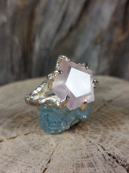 Anello in argento con Quarzo Rosa – Radici d’Argento