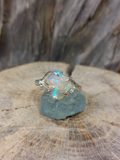 Anello in argento con Opale Etiope Freeform – Radici d’Argento