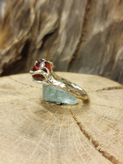 Anello in argento con Granato Rosso Fuoco – Radici d’Argento