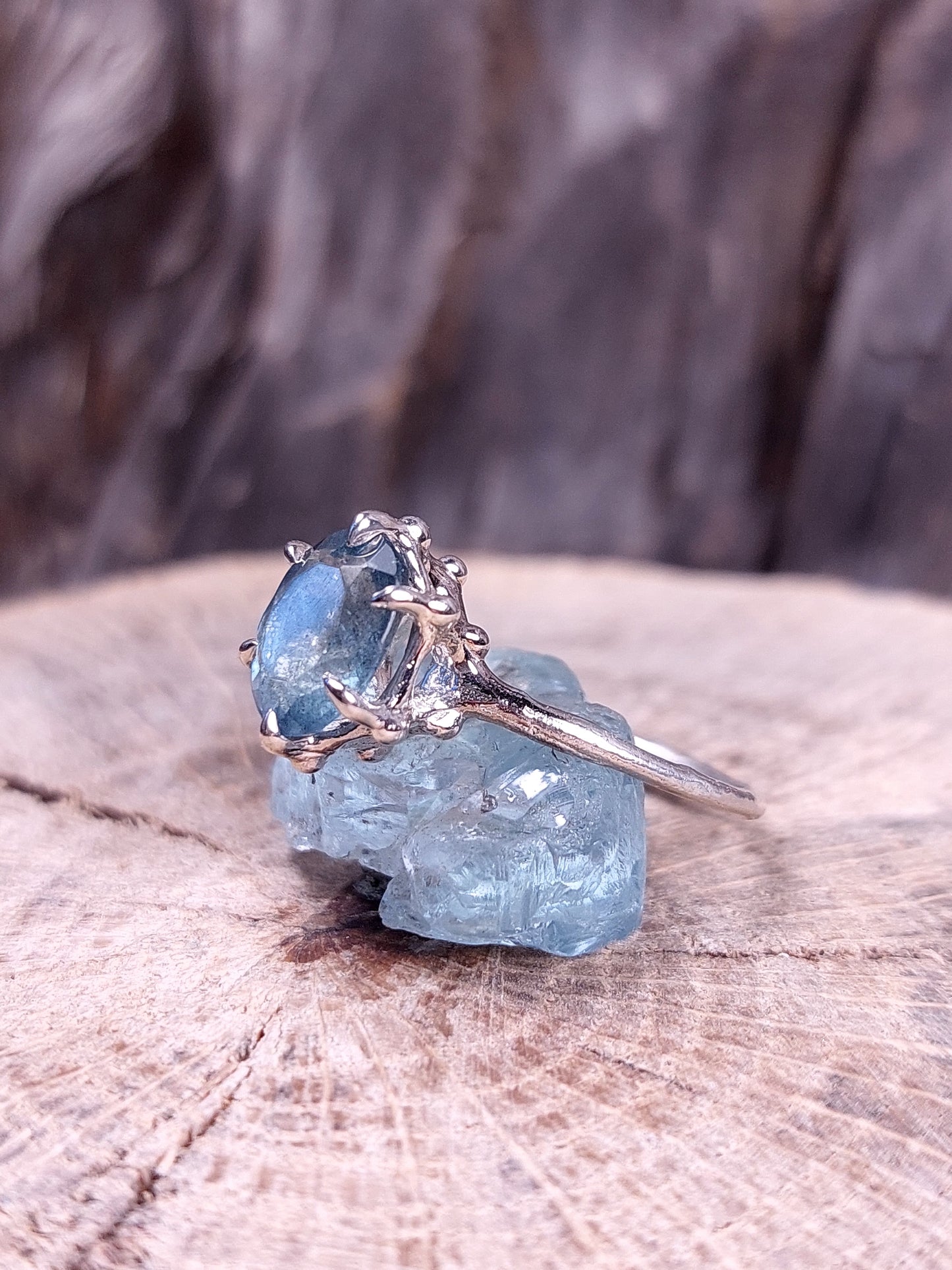 Anello "Granelli" con Acquamarina "Moss" Ovale