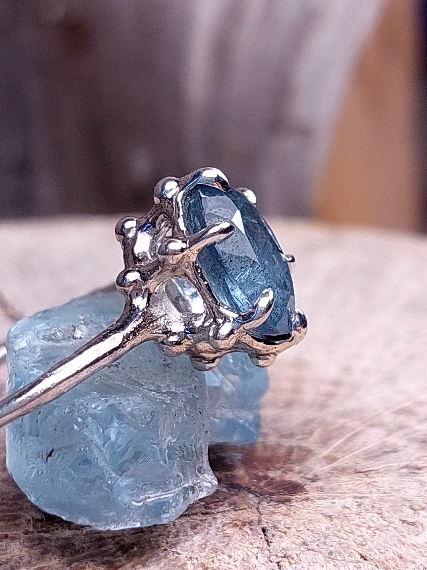 Anello "Granelli" con Acquamarina "Moss" Ovale