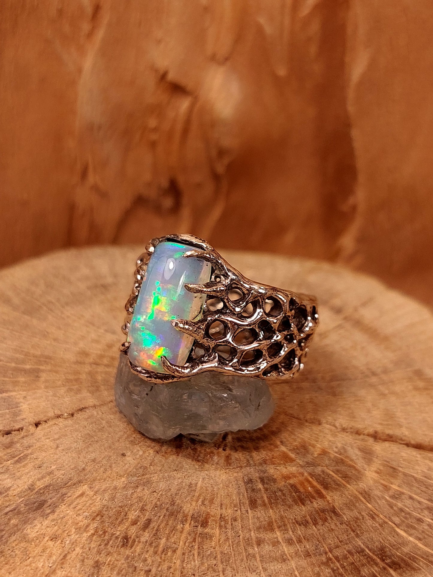 Anello "BioBand" custom con Topazio Opale Etiope Cabochon