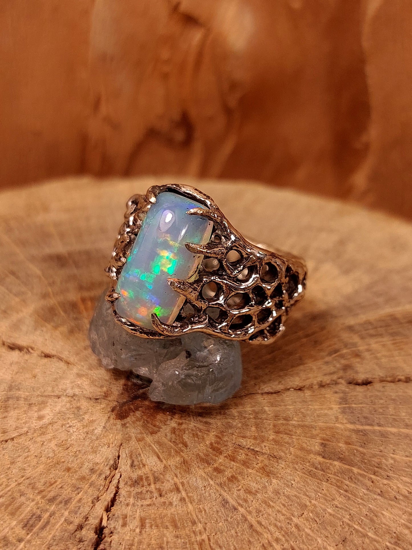 Anello "BioBand" custom con Topazio Opale Etiope Cabochon