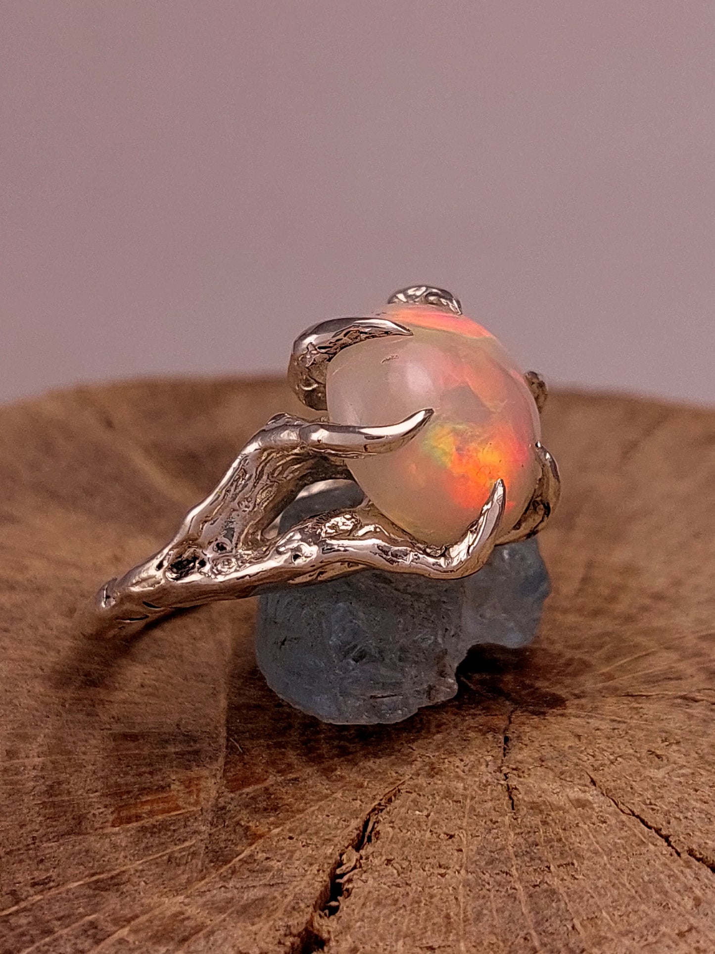 Anello "Rami e Radici" con Opale etiope cabochon tondo