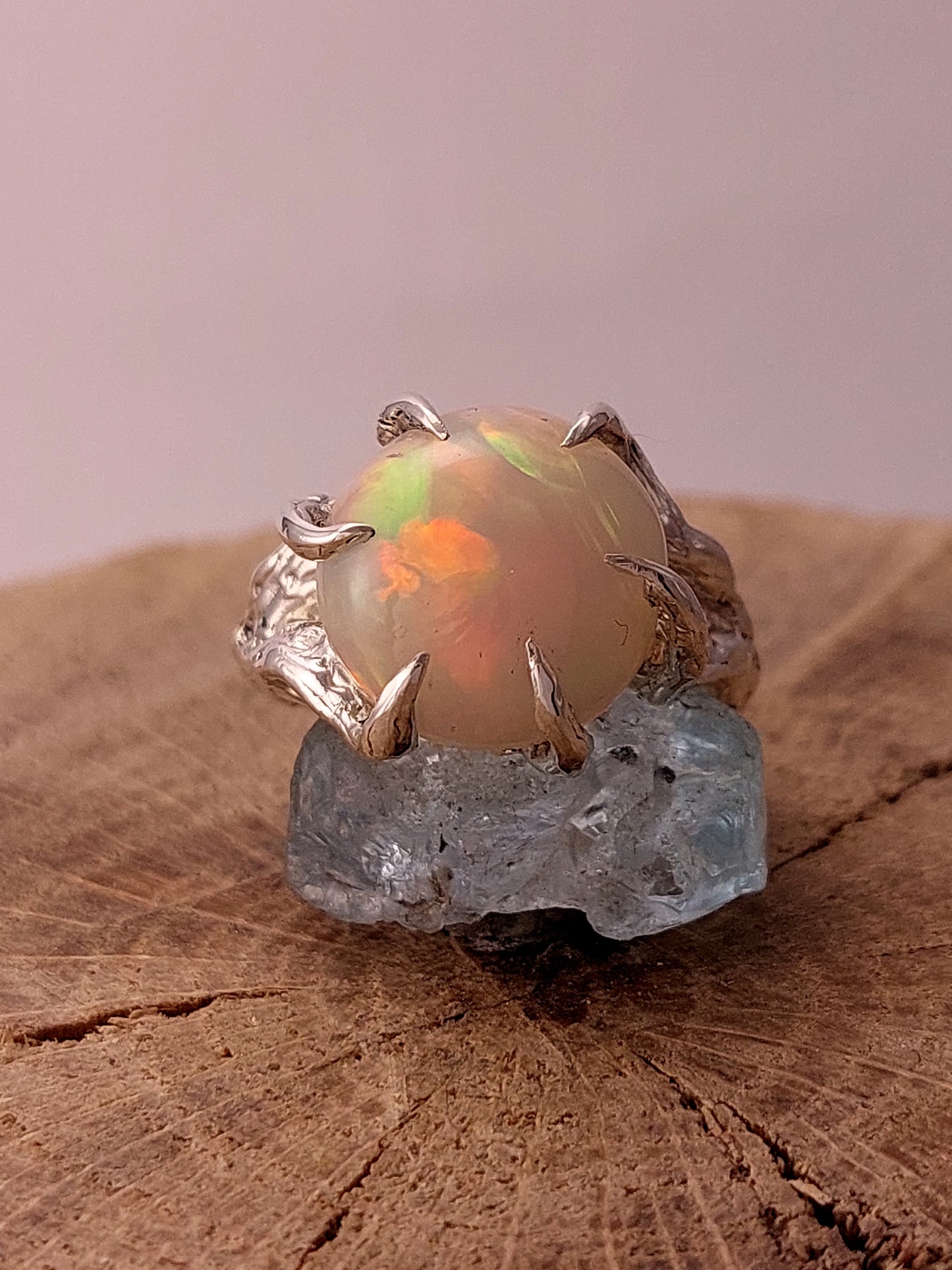 Anello "Rami e Radici" con Opale etiope cabochon tondo