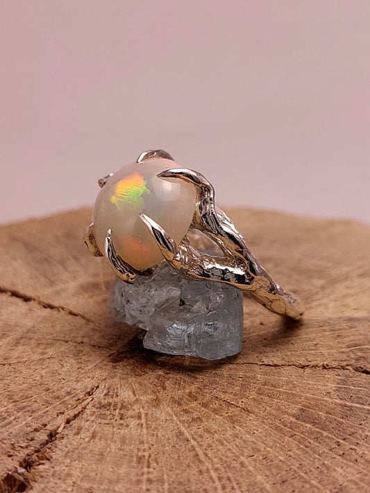 Anello "Rami e Radici" con Opale etiope cabochon tondo