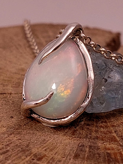 Ciondolo "Radici" con opale etiope a goccia