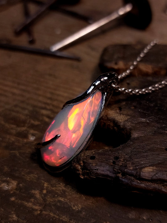 Ciondolo "Radici" con opale etiope a goccia