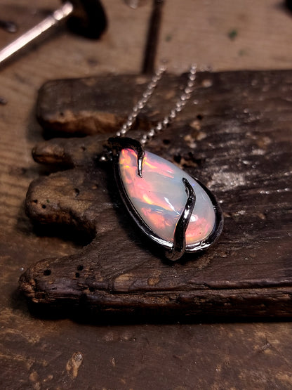 Ciondolo "Radici" con opale etiope a goccia