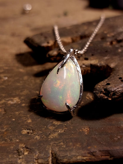 Ciondolo "Radici" con opale etiope a goccia