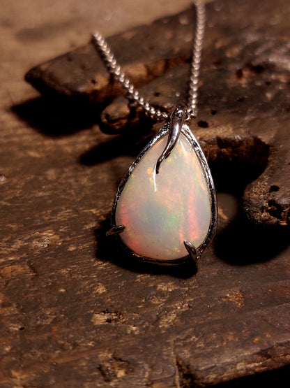 Ciondolo "Radici" con opale etiope a goccia