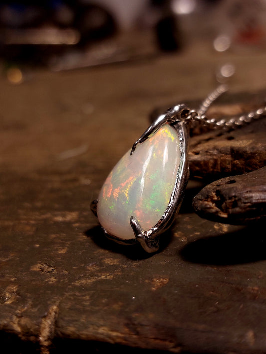 Ciondolo "Radici" con opale etiope a goccia