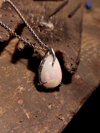 Ciondolo "Radici" con opale etiope a goccia
