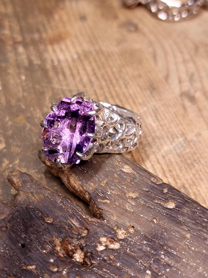 Fascia "Bioband" con Ametista tagliata a mano della serie "Riflessi"