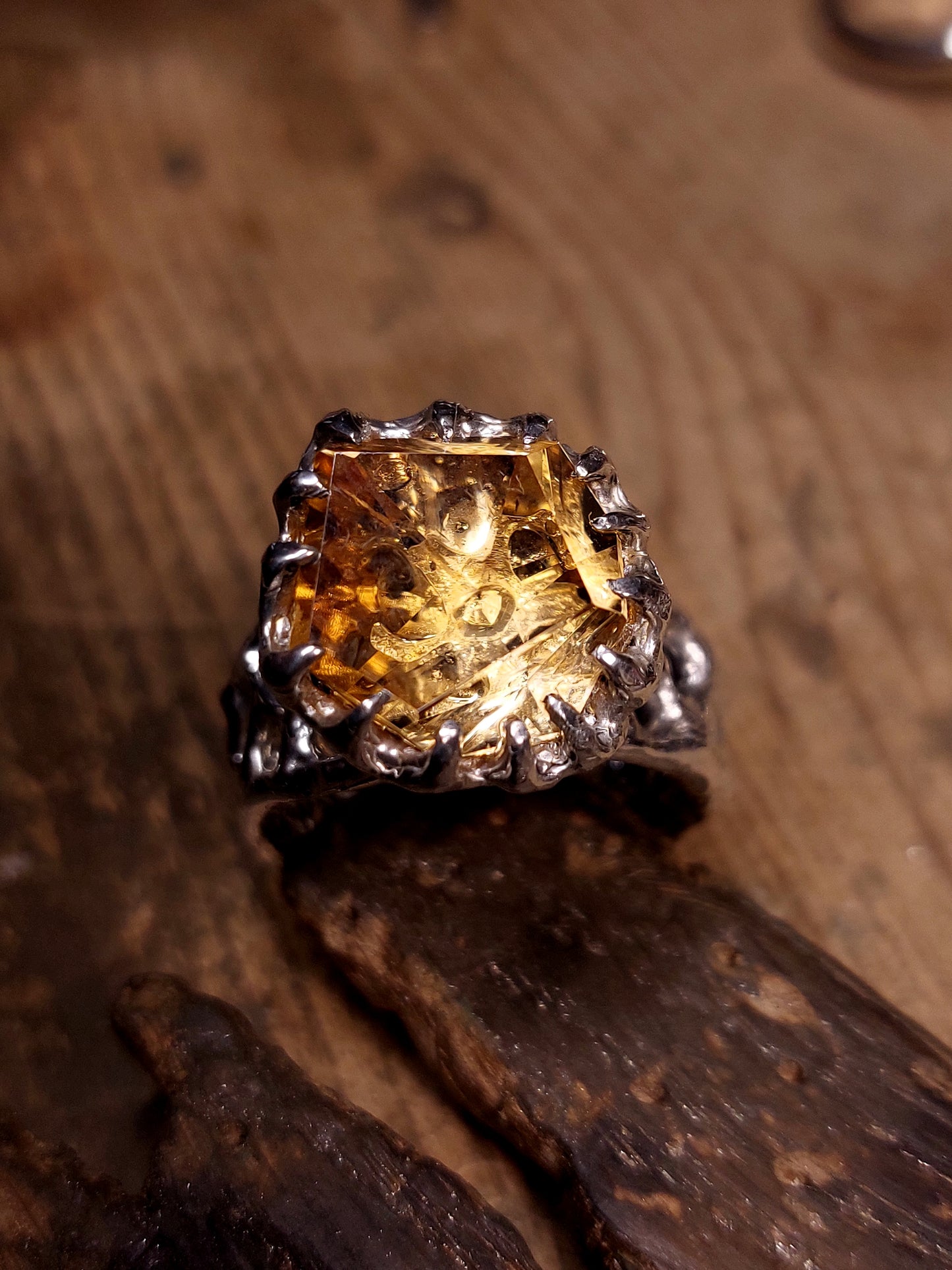 Fascia "Bioband" con Citrino tagliato a mano della serie "Riflessi"