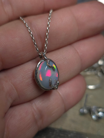 Ciondolo "Radici" con opale etiope cabochon ovale