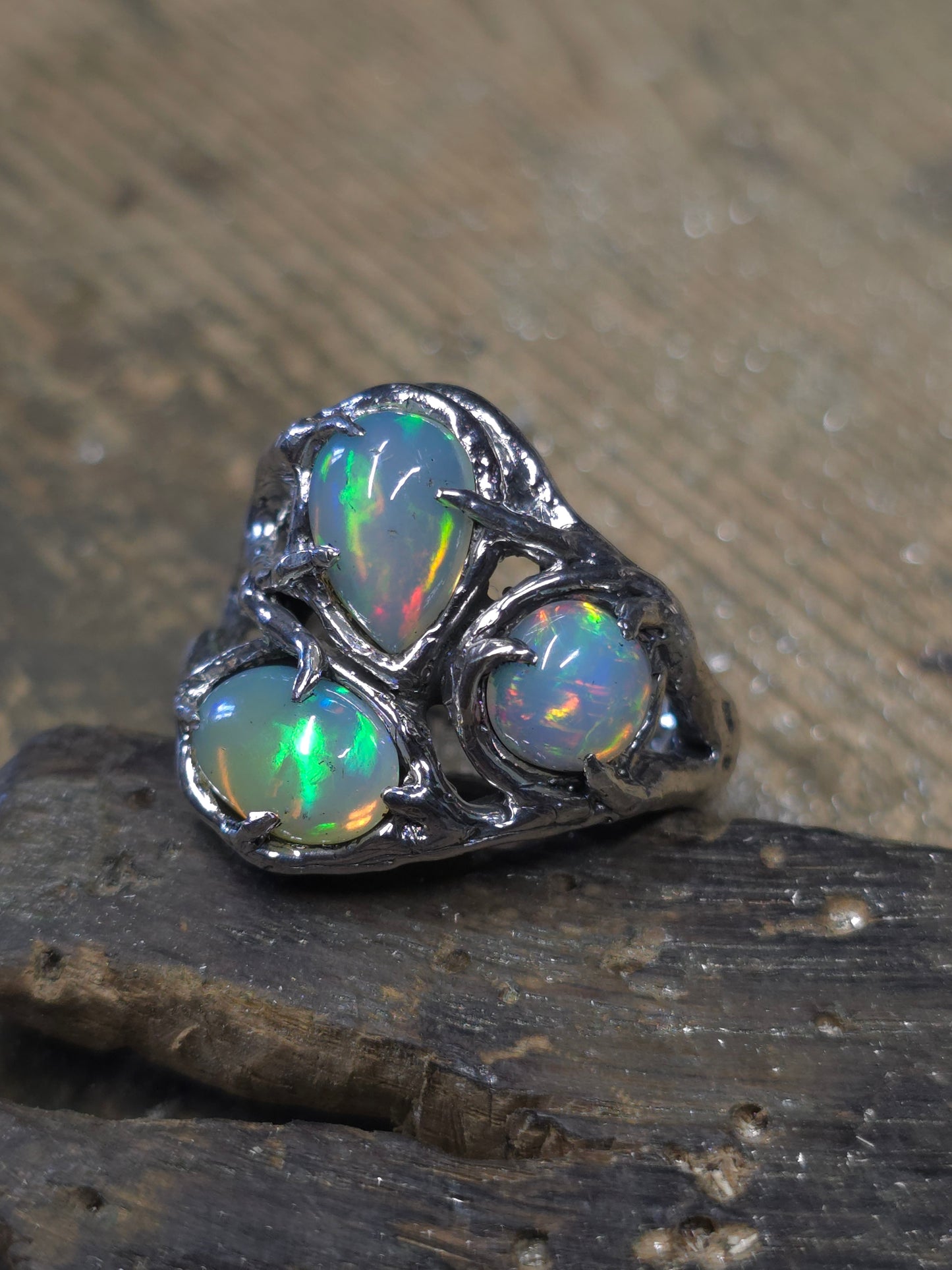 Anello "Rami e Radici" con Opali Etiopi Cabochon