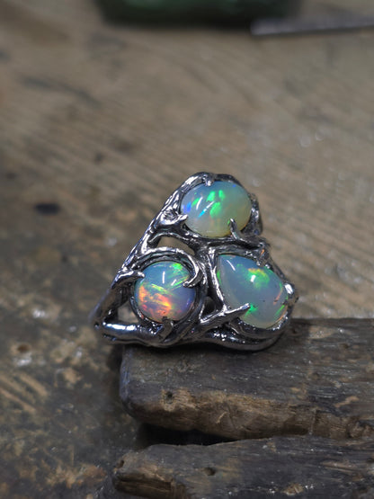 Anello "Rami e Radici" con Opali Etiopi Cabochon