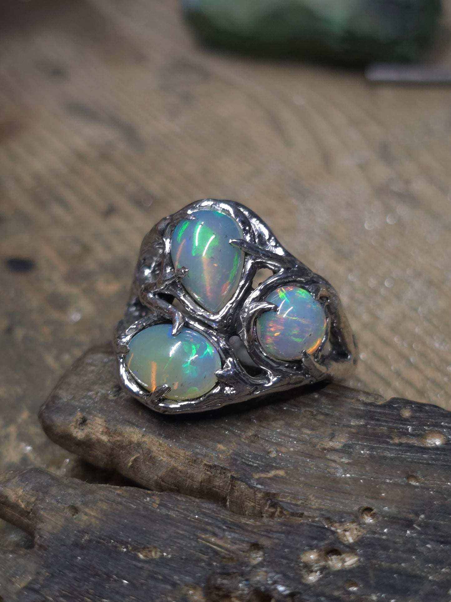 Anello "Rami e Radici" con Opali Etiopi Cabochon