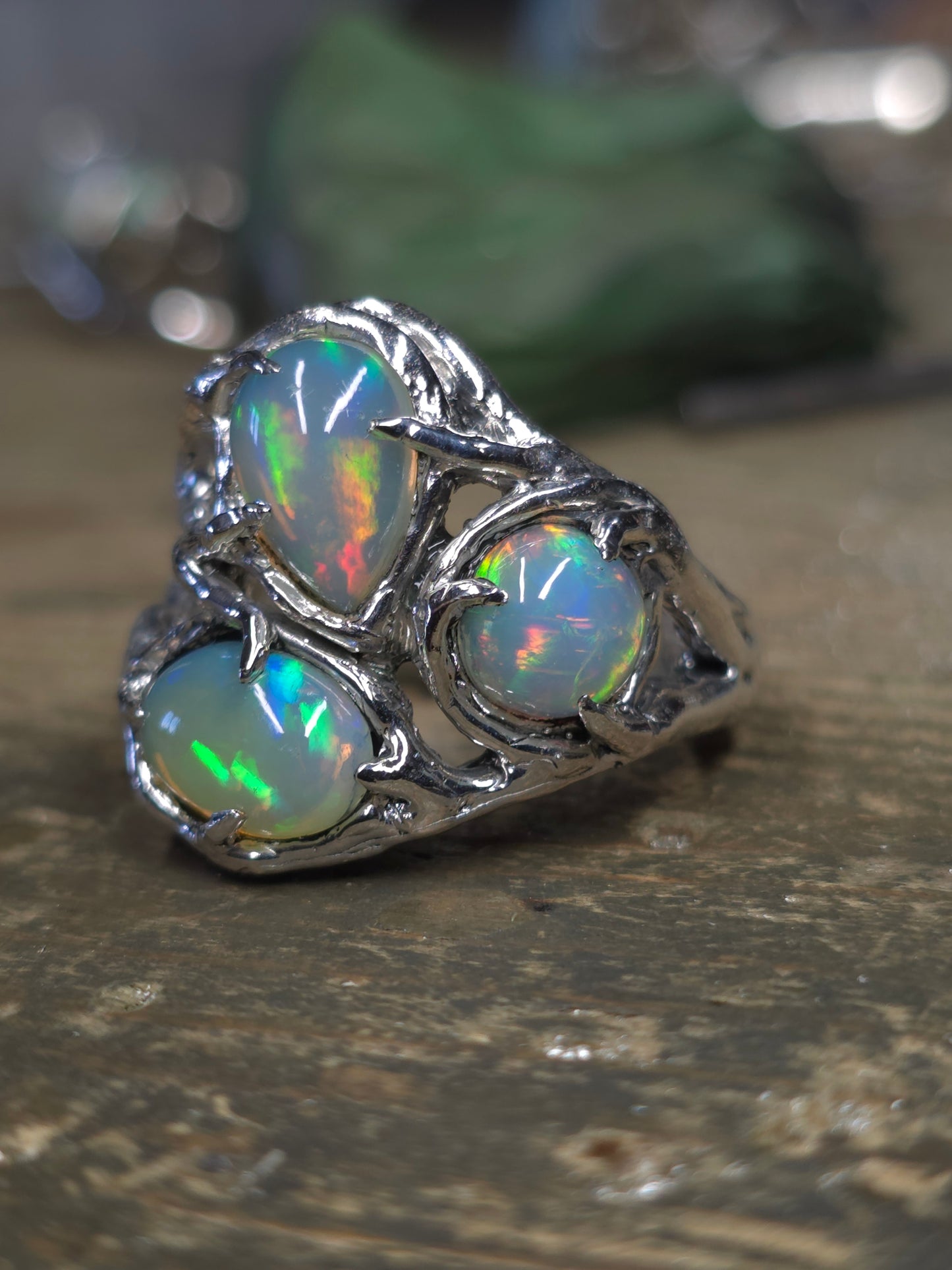 Anello "Rami e Radici" con Opali Etiopi Cabochon