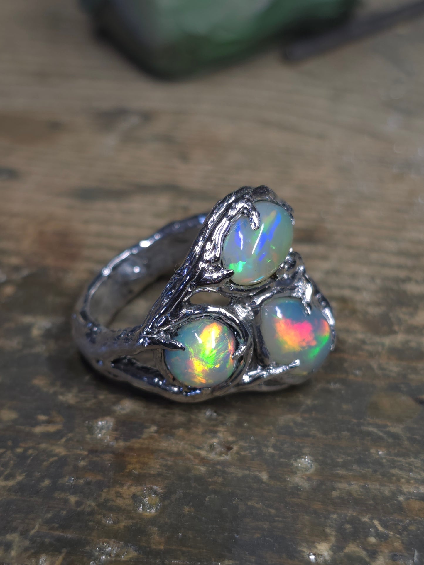 Anello "Rami e Radici" con Opali Etiopi Cabochon