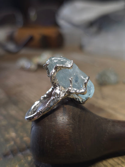 "Rami e Radici" Anello in argento con Acquamarina Burattata