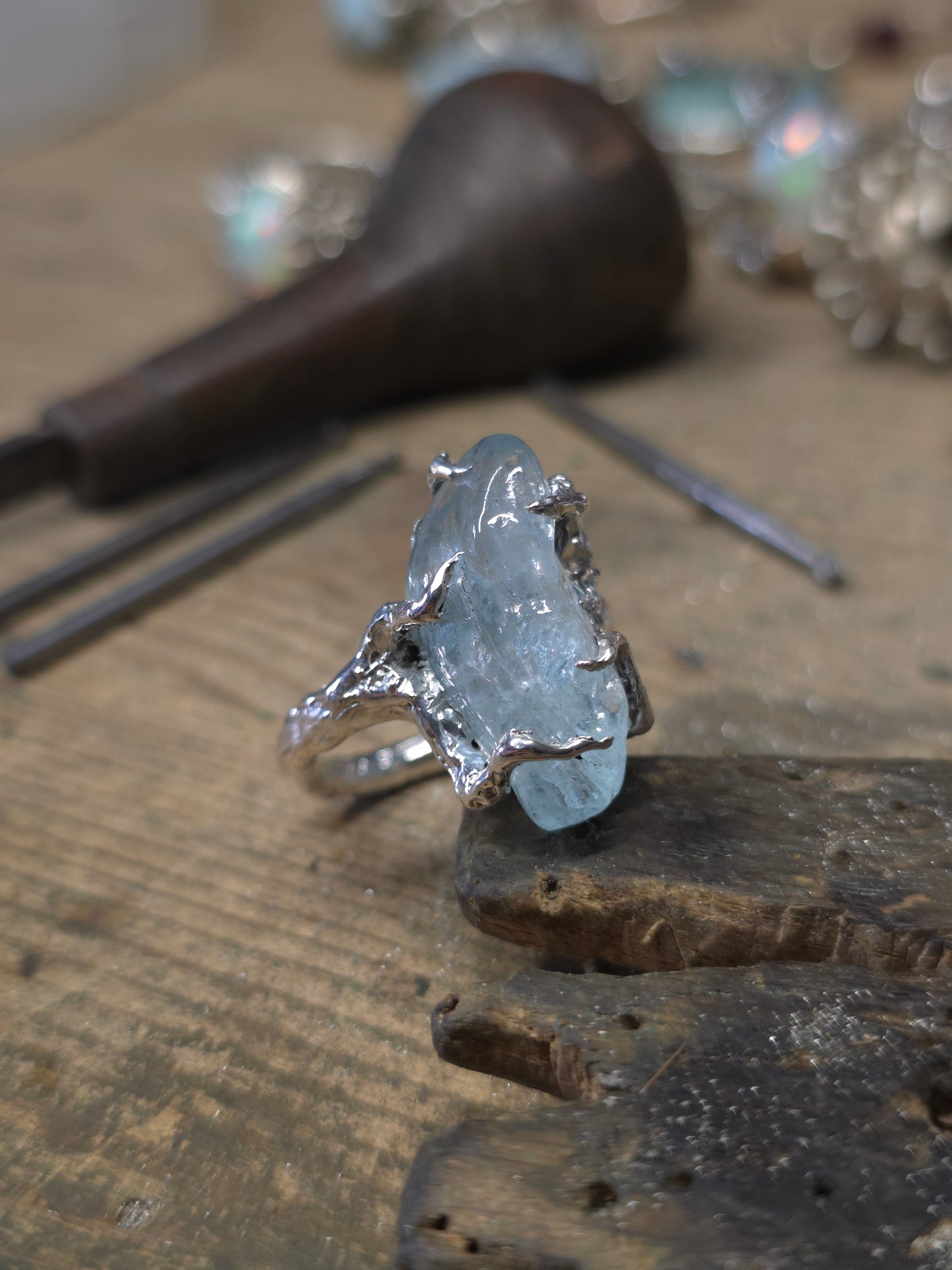 "Rami e Radici" Anello in argento con Acquamarina Burattata