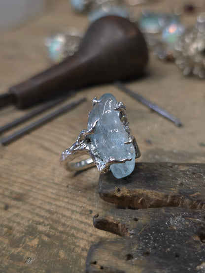 "Rami e Radici" Anello in argento con Acquamarina Burattata