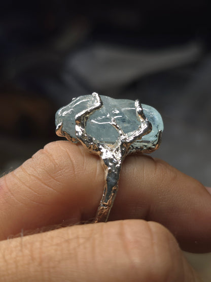 "Rami e Radici" Anello in argento con Acquamarina Burattata