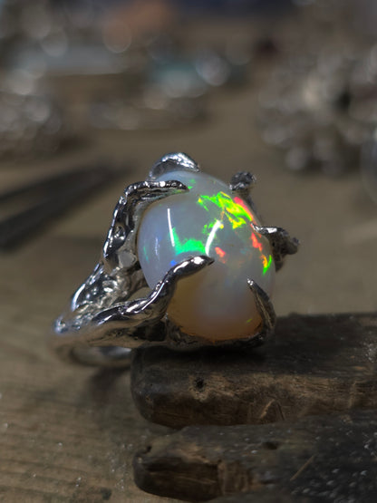Anello "Rami e Radici" con Opale Etiope Cabochon