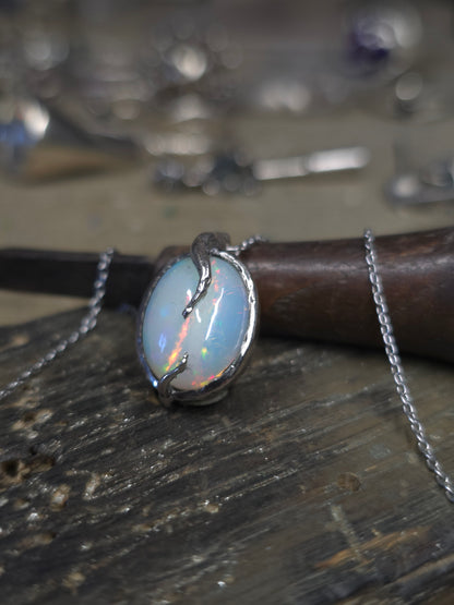 Ciondolo "Radici" con opale etiope cabochon ovale