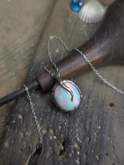 Ciondolo "Radici" con opale etiope cabochon ovale