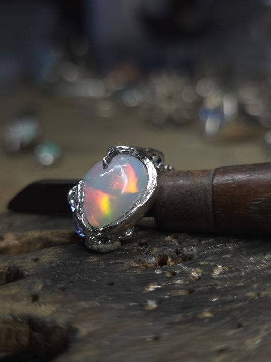 Ciondolo "Radici" con opale etiope cabochon ovale