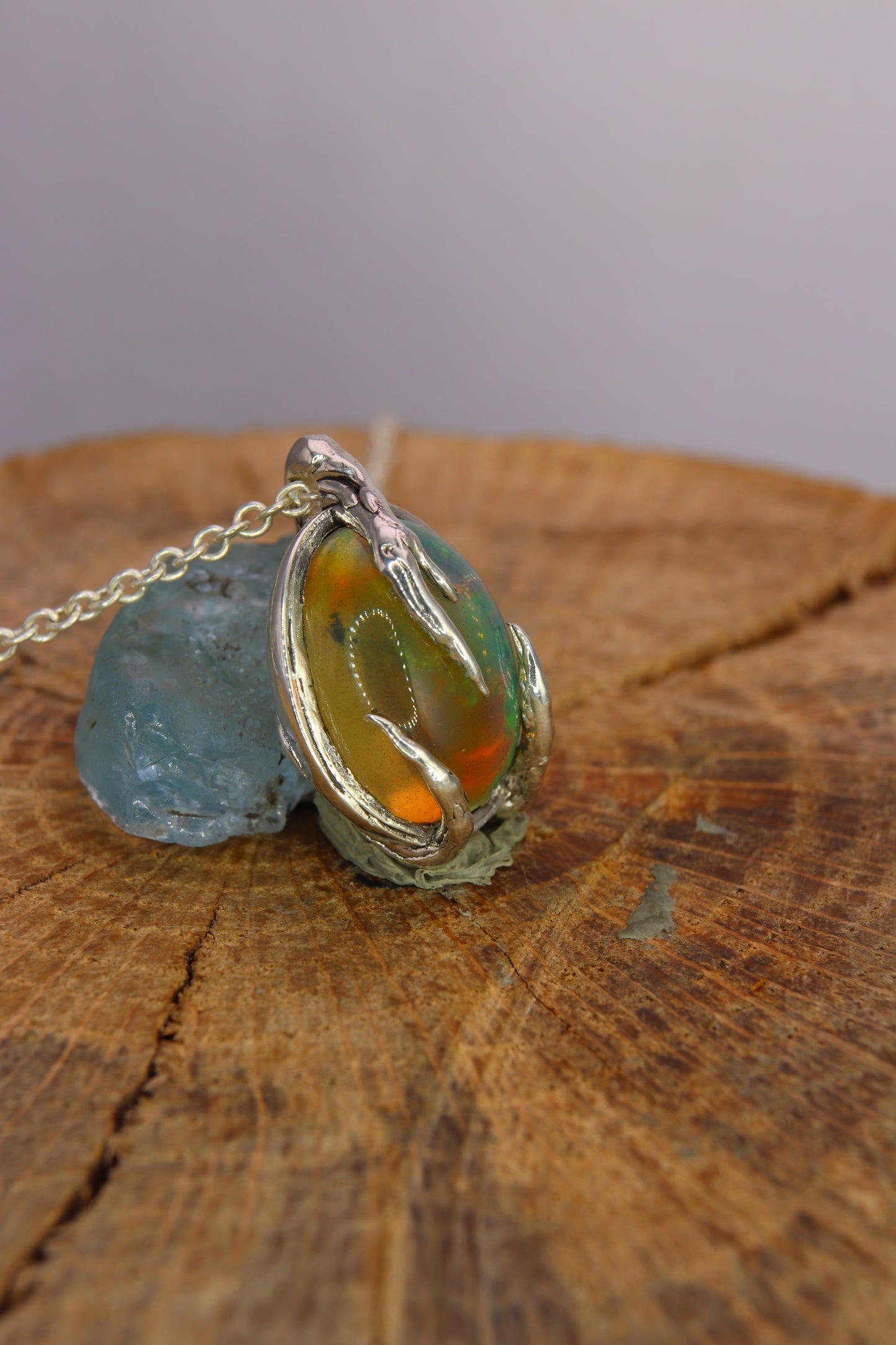 Ciondolo "Radici" con opale etiope ovale