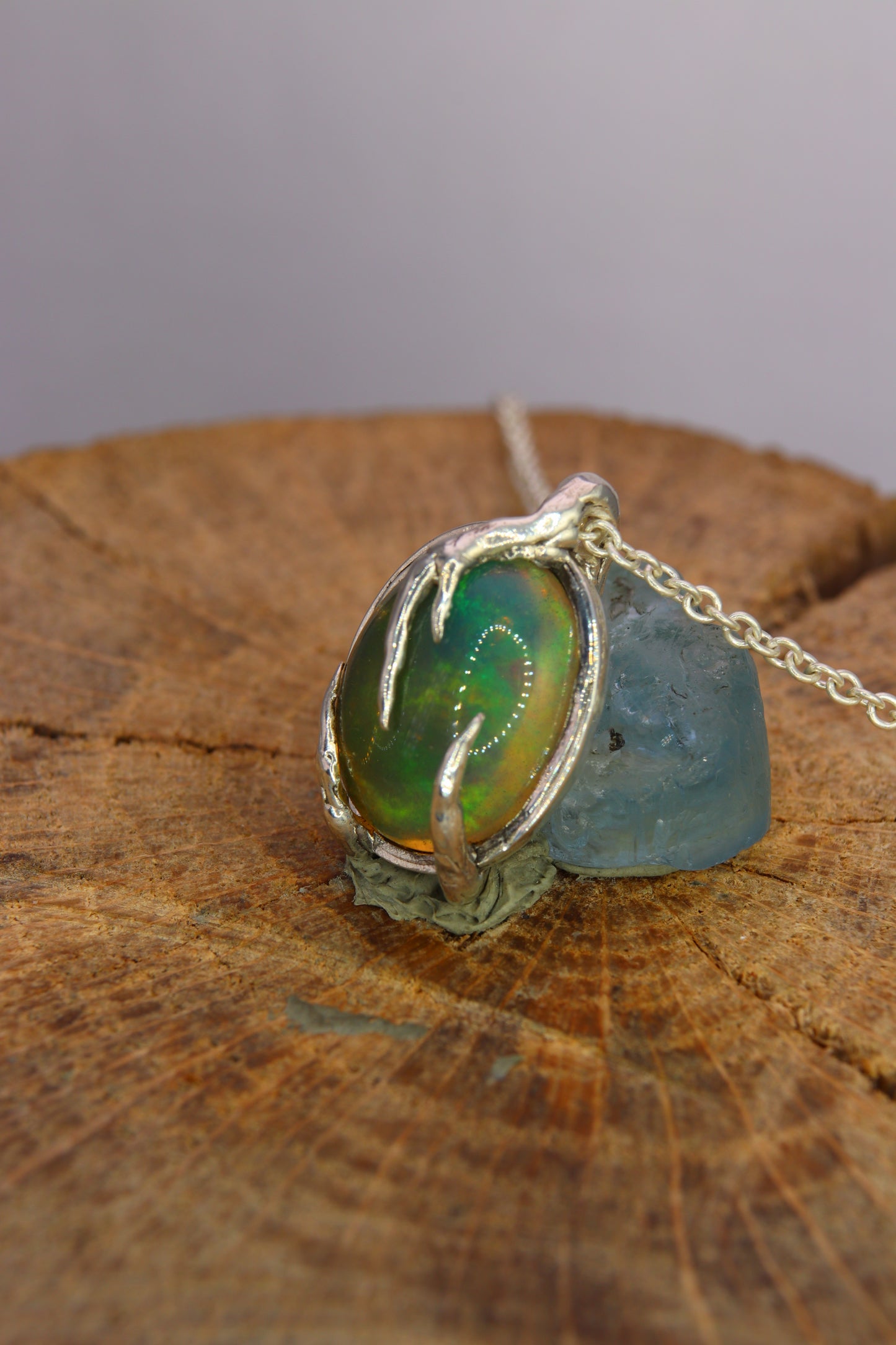 Ciondolo "Radici" con opale etiope ovale