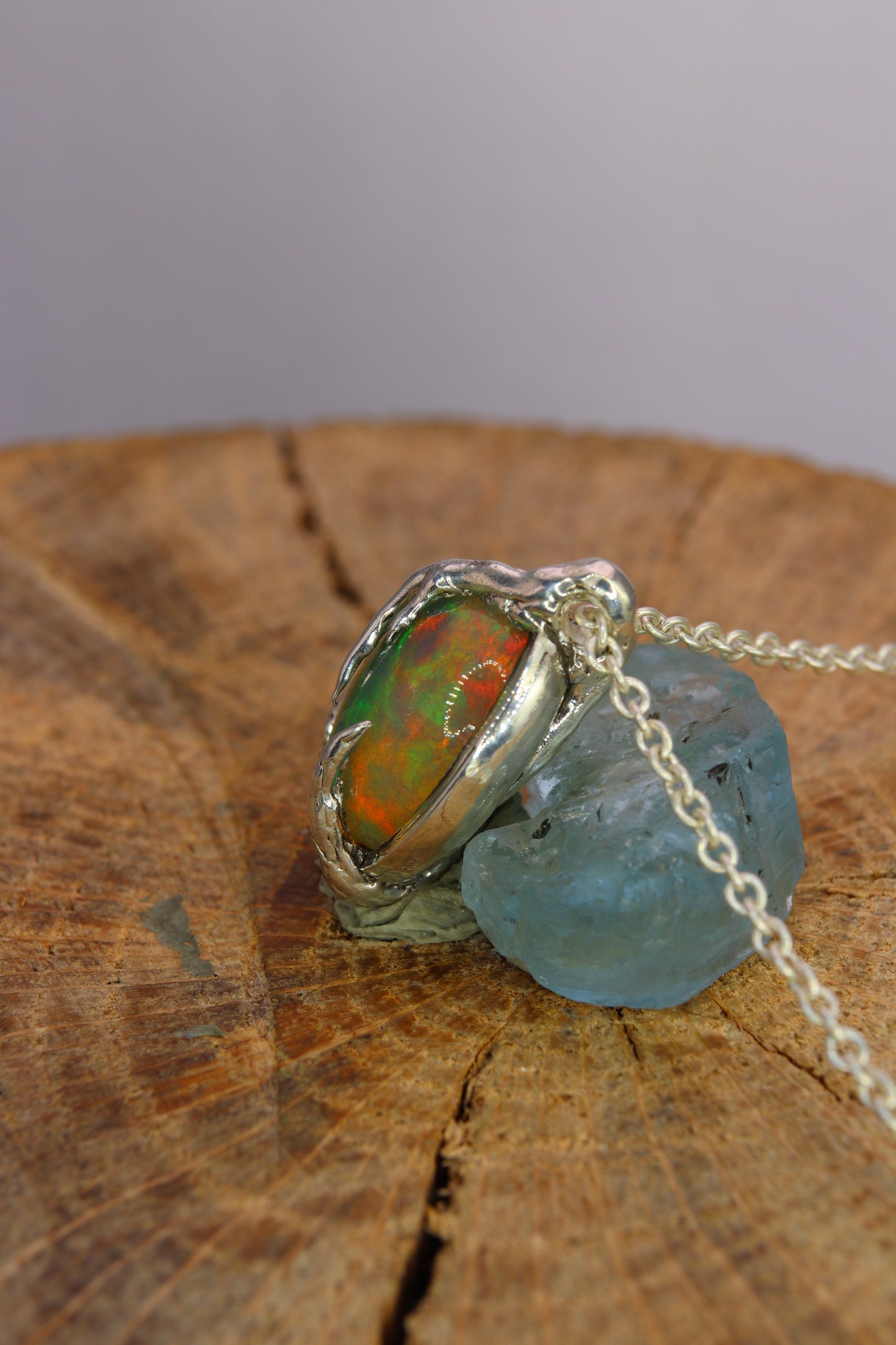 Ciondolo "Radici" con opale etiope ovale