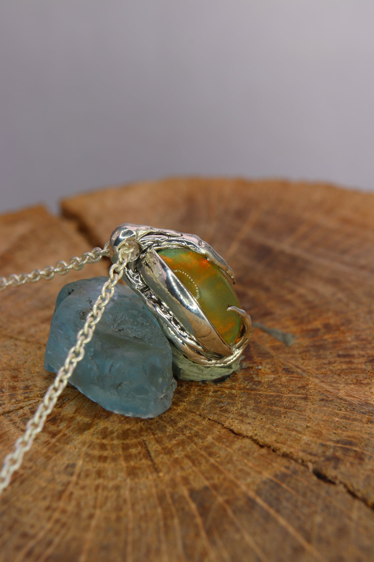 Ciondolo "Radici" con opale etiope ovale