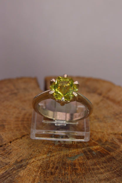 Solitaire with Citrine in a "SnowFlake" cut